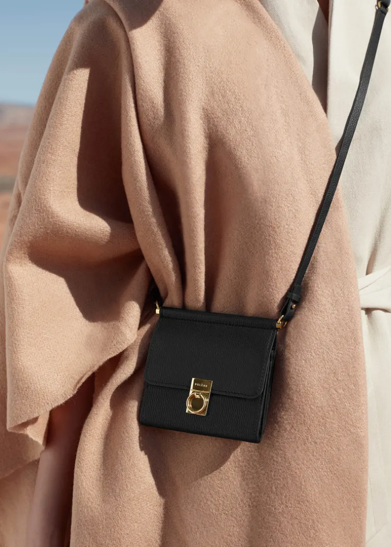 Numéro Sept Crossbody Wallet